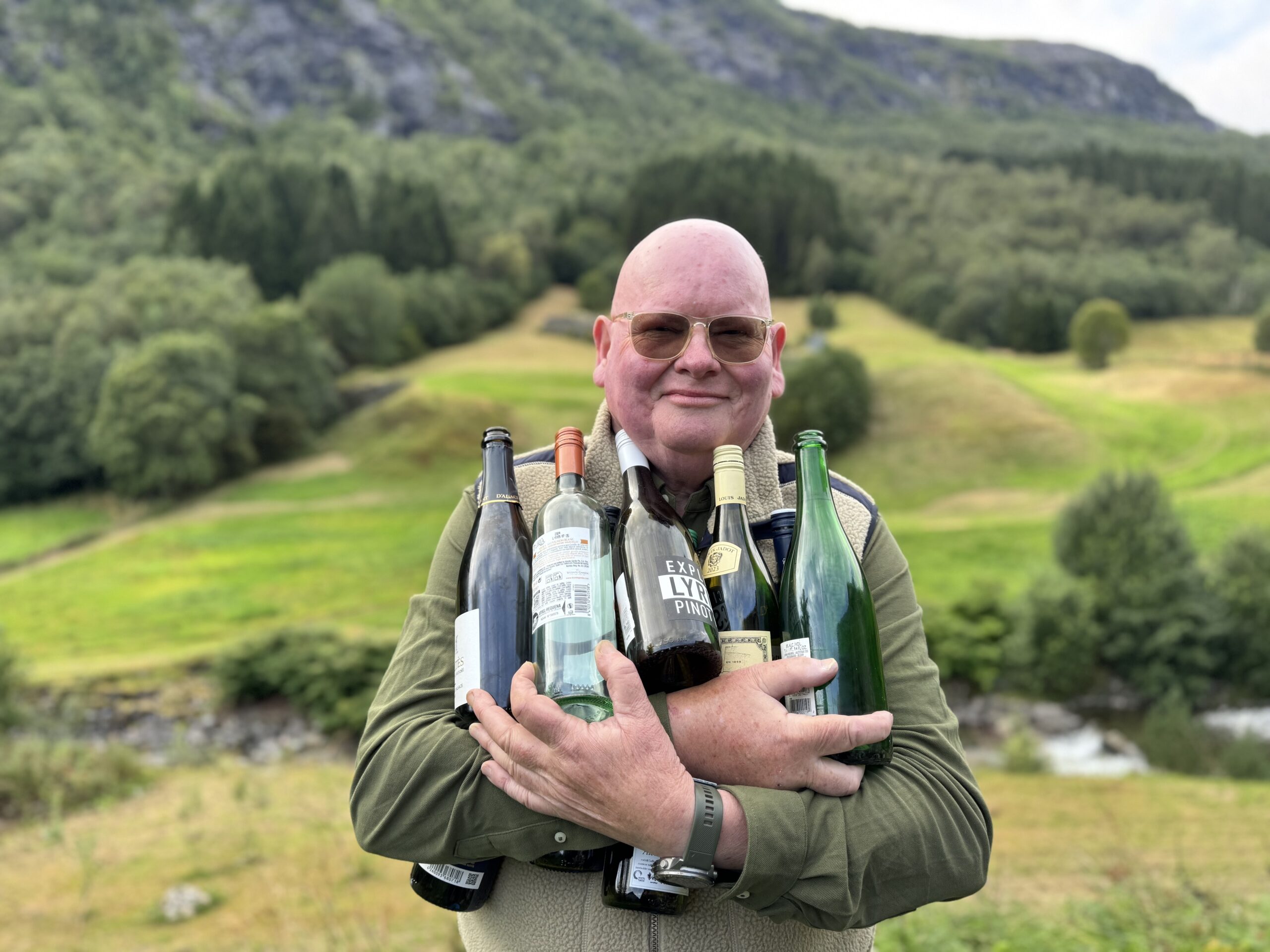 / syssel / «Ei flaske kan koste 200–300 kroner, og om ho ikkje fell i smak, er det bortkasta pengar.»