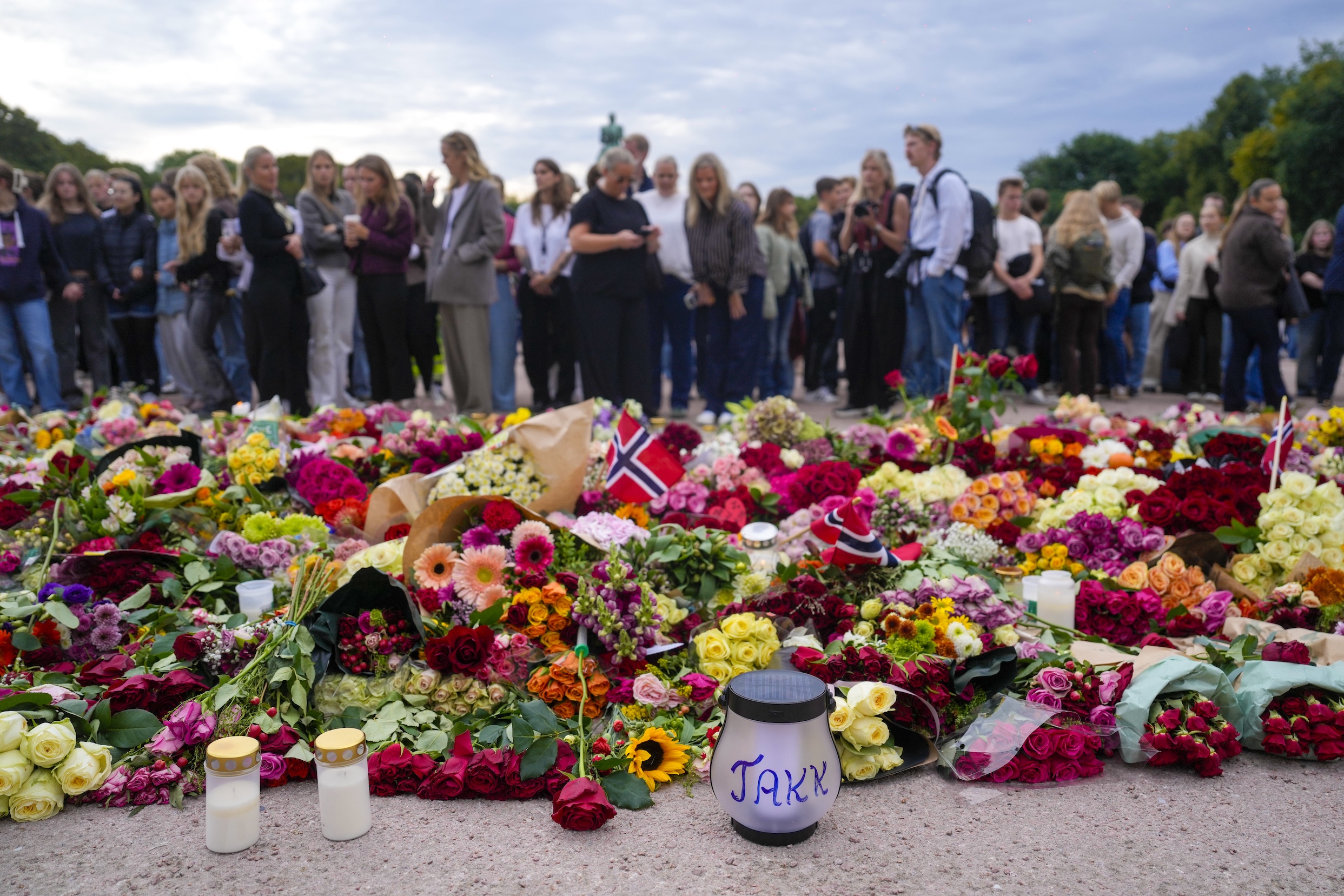 Kongen er død, leve kongen!